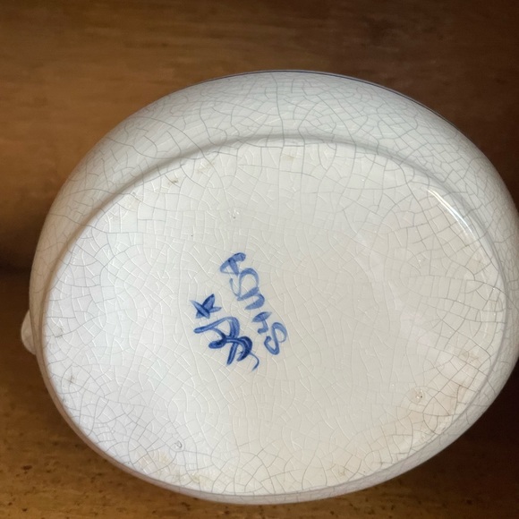 Blue and white hand painted pitcher - Picture 5 of 9